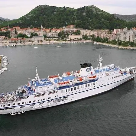 Apartman Astra * Ploče
